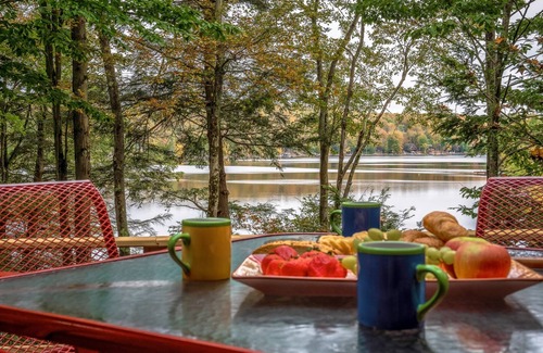 Hamlin Casa | Lakefront Vibe - Motorboat, Kayaks, Fire Pit, Dock