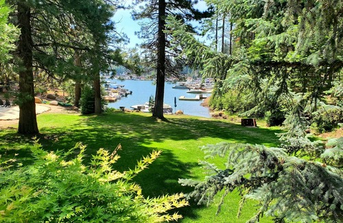Peninsula Village Casa | LAKEFRONT de estilo victoriano en el Lago Almanor