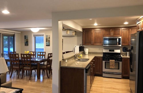 Petoskey Casa | A orillas del lago con vista - Pasos hacia el centro de Petoskey