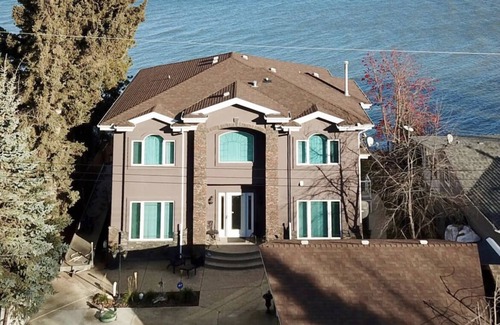 Westerose Casa | LAKEFRONT Villa On Grandview Beach: MIAMI VICE