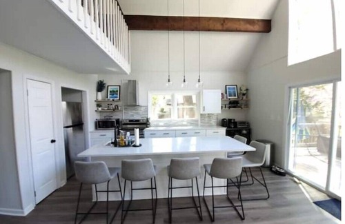 Locust Grove Casa | Lakefront w/ large yard and private dock in amenity-rich Lake of the Woods, VA