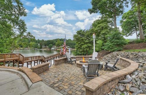 Sherrills Ford Casa | Lakefront w Private Dock Hot Tub Pontoon Rental Butler Bliss by AvantStay