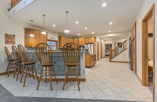 Kent County Casa | Lakefront W/ Private Beach, Pool, Hot Tub, Golf Simulator, Projector, Bar & more