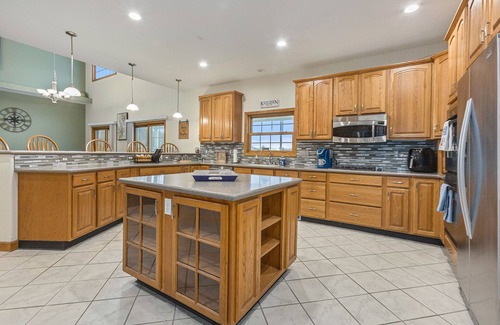 Kent County Casa | Lakefront W/ Private Beach, Pool, Hot Tub, Golf Simulator, Projector, Bar & more