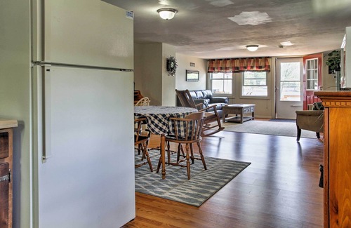 Pine River Pond Cabaña | Lakefront Wakefield Cottage w / cubierta y vistas al agua!