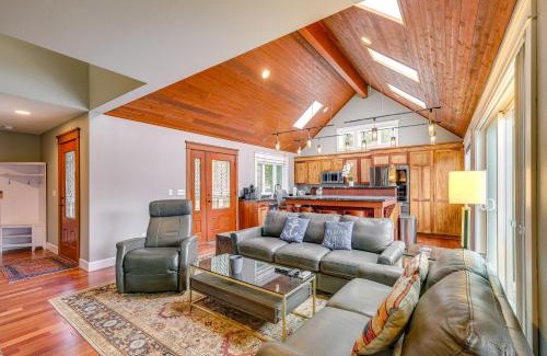 Rollingbay Casa | Lakefront Washington Home with Grill, Dock and Kayaks!