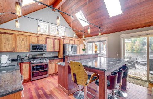 Rollingbay Casa | Lakefront Washington Home with Grill, Dock and Kayaks!
