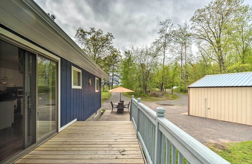 Webster Cabina | Lakefront Webster Retreat w/ Deck & Fire Pit!