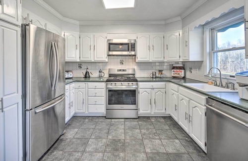 East Durham Casa | Lakefront Windham Area Home w / Pool, Boat & Dock!