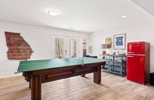 Dawsonville Cabina | Lakefront with 2-Tier Dock & Jet Ski Dock, Boat Lift, Pool Table, Kayaks, Tubes