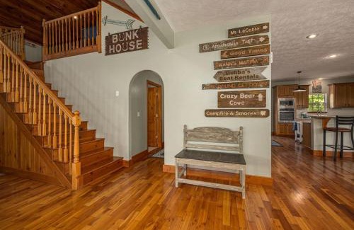 Dandridge Casa | Lakefront with 3 King Beds, Pool Table, Arcade Barrel