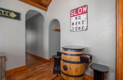 Dandridge Casa | Lakefront with 3 King Beds, Pool Table, Arcade Barrel