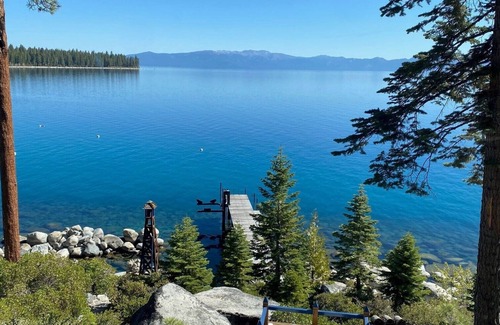Meeks Bay Cabina | Lakefront with Private Pier and Buoy