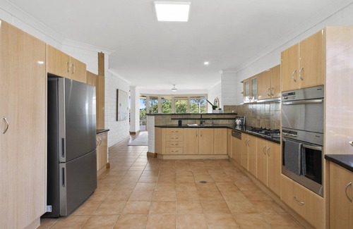 Wamberal Casa | Lakefront with room for all the family