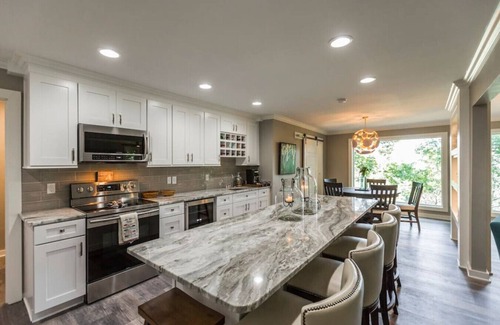 Bronston Casa | Woodson Bend Resort ~ Lake Cumberland Lakefront Condo de lujo