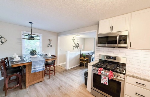 Camdenton Casa | Lakeftont 4BD/2BA/Private Dock/Grill/Decks/Firepit/Quiet Cove-12PP