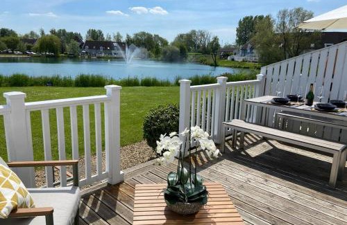 South Cerney Casa | Lakehouse, 36 Isis Lake
