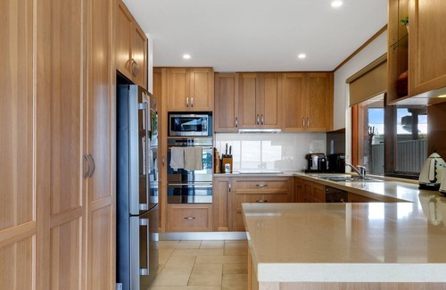Mulwala Casa | Lakehouse 61 - One of Mulwala's finest houses with its own private boat ramp and boat mooring.