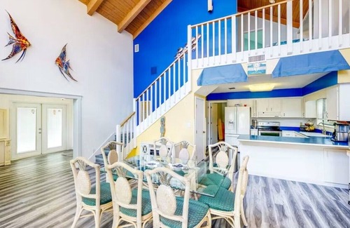 Putnam Hall Casa | LAKEHOUSE CLOSE TO GAINSVILLE, BEACH,DOCK, GAME ROOM WITH ADDITIONAL BUNK ROOM