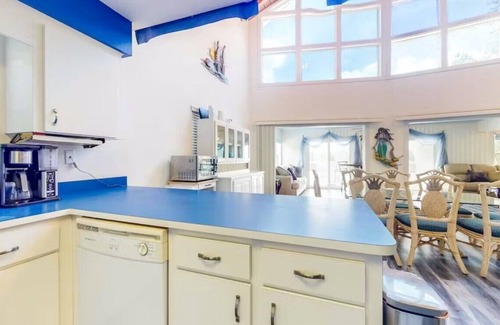 Putnam Hall Casa | LAKEHOUSE CLOSE TO GAINSVILLE, BEACH,DOCK, GAME ROOM WITH ADDITIONAL BUNK ROOM