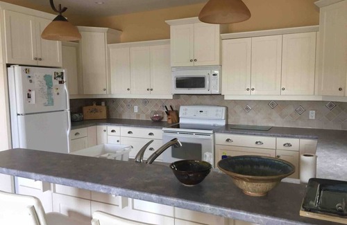South Bruce Peninsula Cabaña | Lakehouse in Beautiful Oliphant-Spectacular Views!