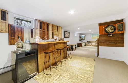 Highland Lake Casa | Lakehouse en el bosque- 2 horas de NYC- 5 habitaciones- 4,300 pies cuadrados Recientemente renovado