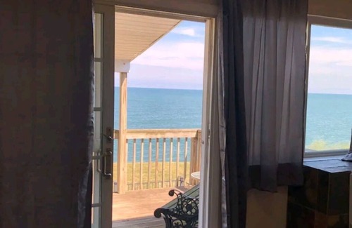 Lorain Casa | LAKEHOUSE ON THE LAKE