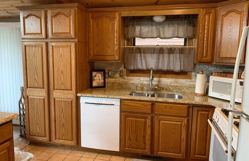 Montello Casa | Lakehouse Paradise w/ Hot Tub Near Cascade Mountain