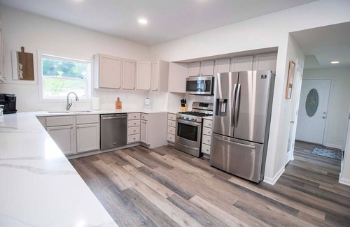Noblesville Casa | Lakehouse - Sleeps 20 w/ free boat slip