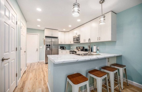 South Gull Lake Casa | Lakehouse Suite in Richland