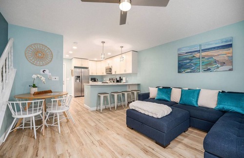 South Gull Lake Casa | Lakehouse Suite in Richland