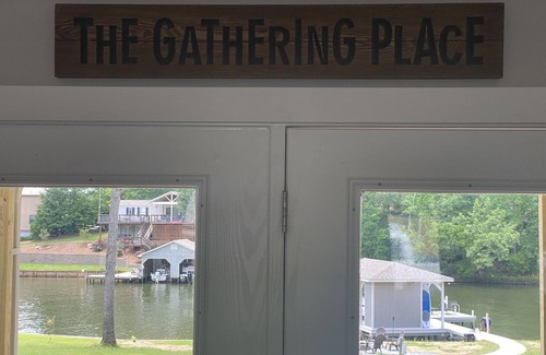 Eatonton Casa | LakeHouse w/ Great Views-Newly Renovated-private boat house/dock & fire pit