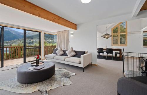 Kelvin Heights Casa | Lakehouse - Water taxi to Queenstown!
