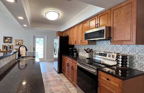 Florida South Atlantic Coast Casa | Lakehouse with pool in quiet setting