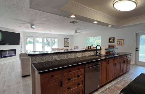 Florida South Atlantic Coast Casa | Lakehouse with pool in quiet setting