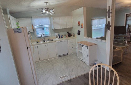 Fussels Corner Casa | Lakeland living in a safe golf community. Close to shopping and dining.