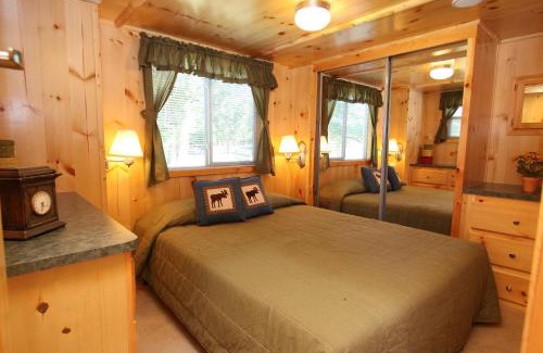 Milton Complejo | Lakeland RV Campground Deluxe Loft Cabin 11