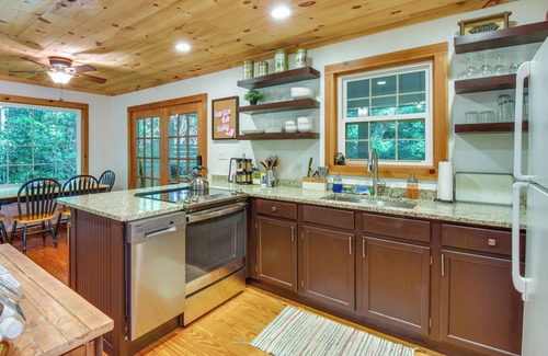 Lakemont Cabaña | Lakemont Vacation Rental w/ Screened-In Porch!