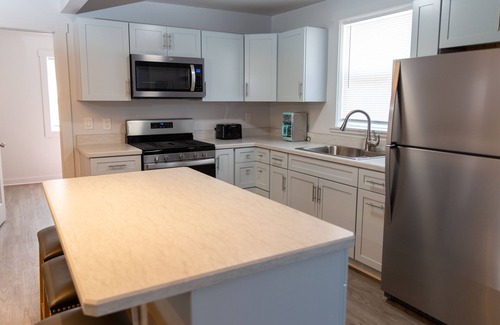 Madison-on-the-Lake Casa | LakePointe Shores #3 ~ 200 Feet Of Private Beach!