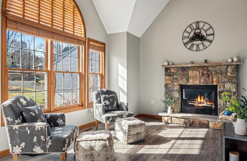 Long Pond Casa | Lakers Pointe by AvantStay Lakefront Private Peninsula Hot Tub Game Room