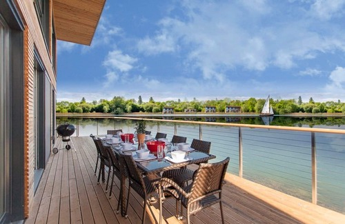 Lechlade Casa | Alquiler de Casa en Lakes by Yoo, Florida, con piscina cubierta compartida, acceso a internet