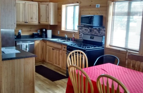 Elmira Cabaña | LAGOS DEL NORTH GOLF, SNOWMOBILE, ORV, FISH, SWIM, HIKE Y HUNTING COTTAGE