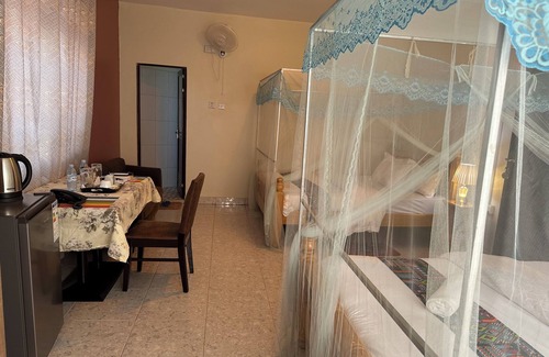 Entebbe Cama Y Desayuno | lakeshore bed ad breakfast