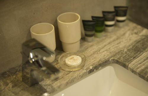 Dhaka Hotel | Lakeshore Heights