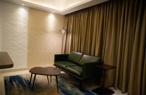 Dhaka Hotel | Lakeshore Heights