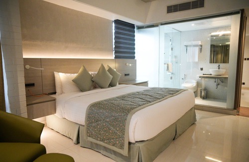 Dhaka Hotel | Lakeshore Heights