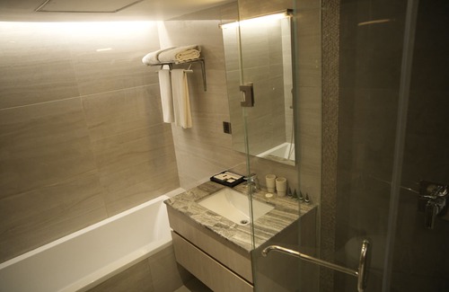 Dhaka Hotel | Lakeshore Heights