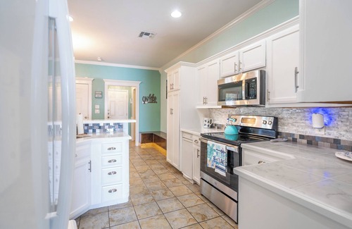 San Angelo Casa | Lakeshore Hideaway - Charming 4BD Heartbeat Away from Lake Nasworthy & Airport