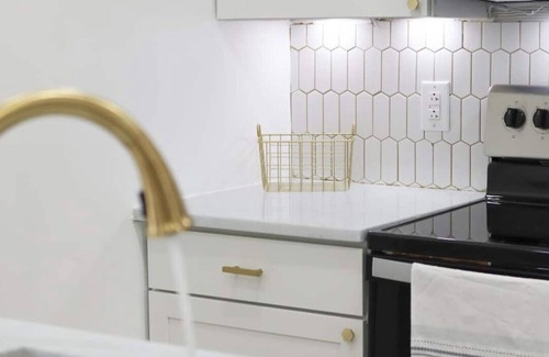 Conneaut Apartamento | Lakeshore Loft- District North Rentals