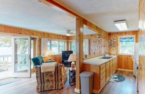 Greenville Casa | Lakeshore Lovely